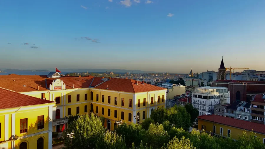 Kitapların Arasında Sanat: İstiklal Caddesi Etkinlik ve Atölye Mekanı